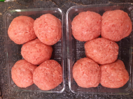 vlugklaarspecialiteit - 4 gekruide gehaktballen + 4 rollade schijven